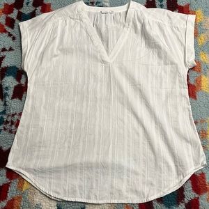 Excellent condition. Womens medium GAP top